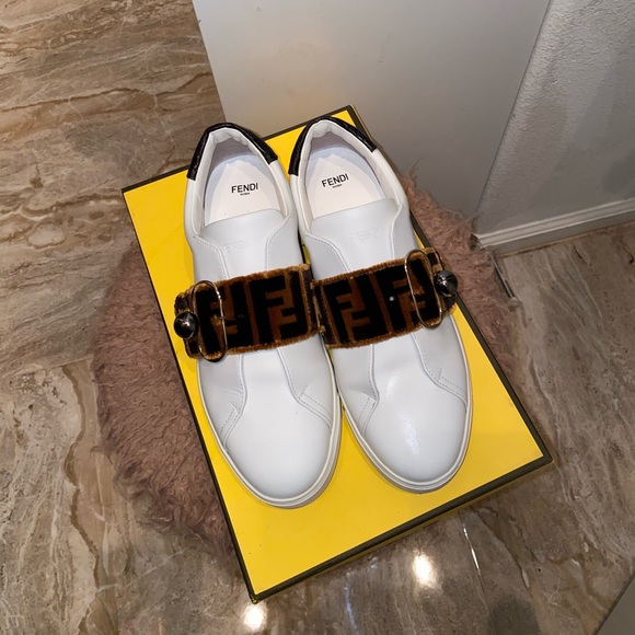 💕Fendi pearland sneakers with fur strap - Picture 4 of 13